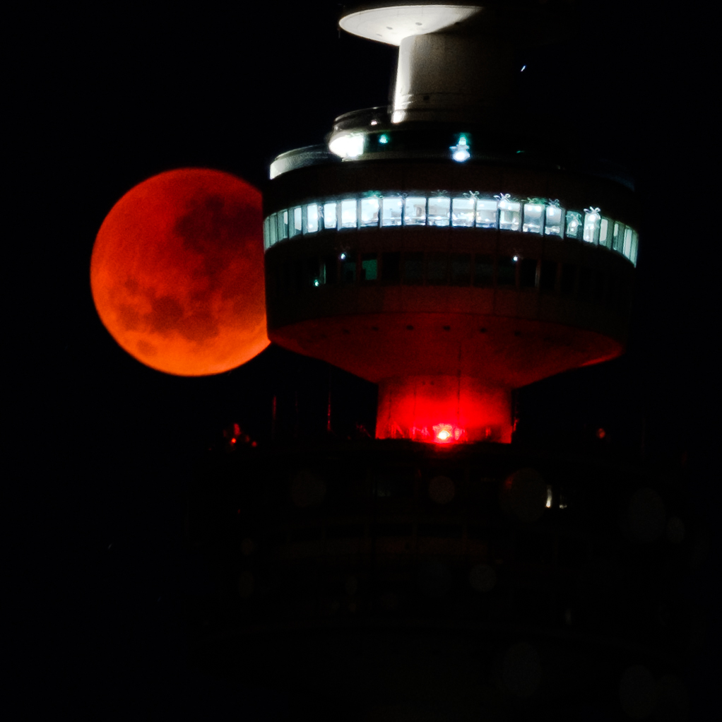 The Blood Moon and a Flying Saucer